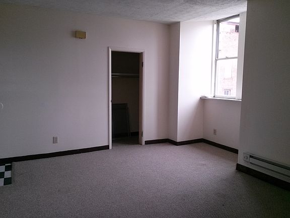 4th image of 215 Albion Pl