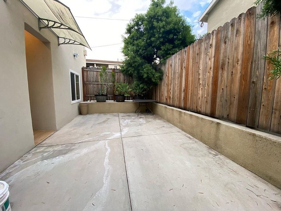 PRIVATE YARD AND ENTRANCE