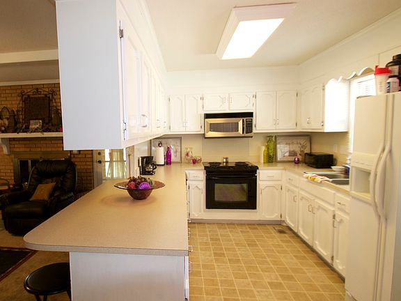 5th image of 105 Country Ln