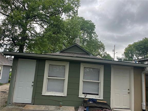 3rd image of 1537 S Willow Ave