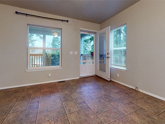 5th image of 181 SE Cresent Drive