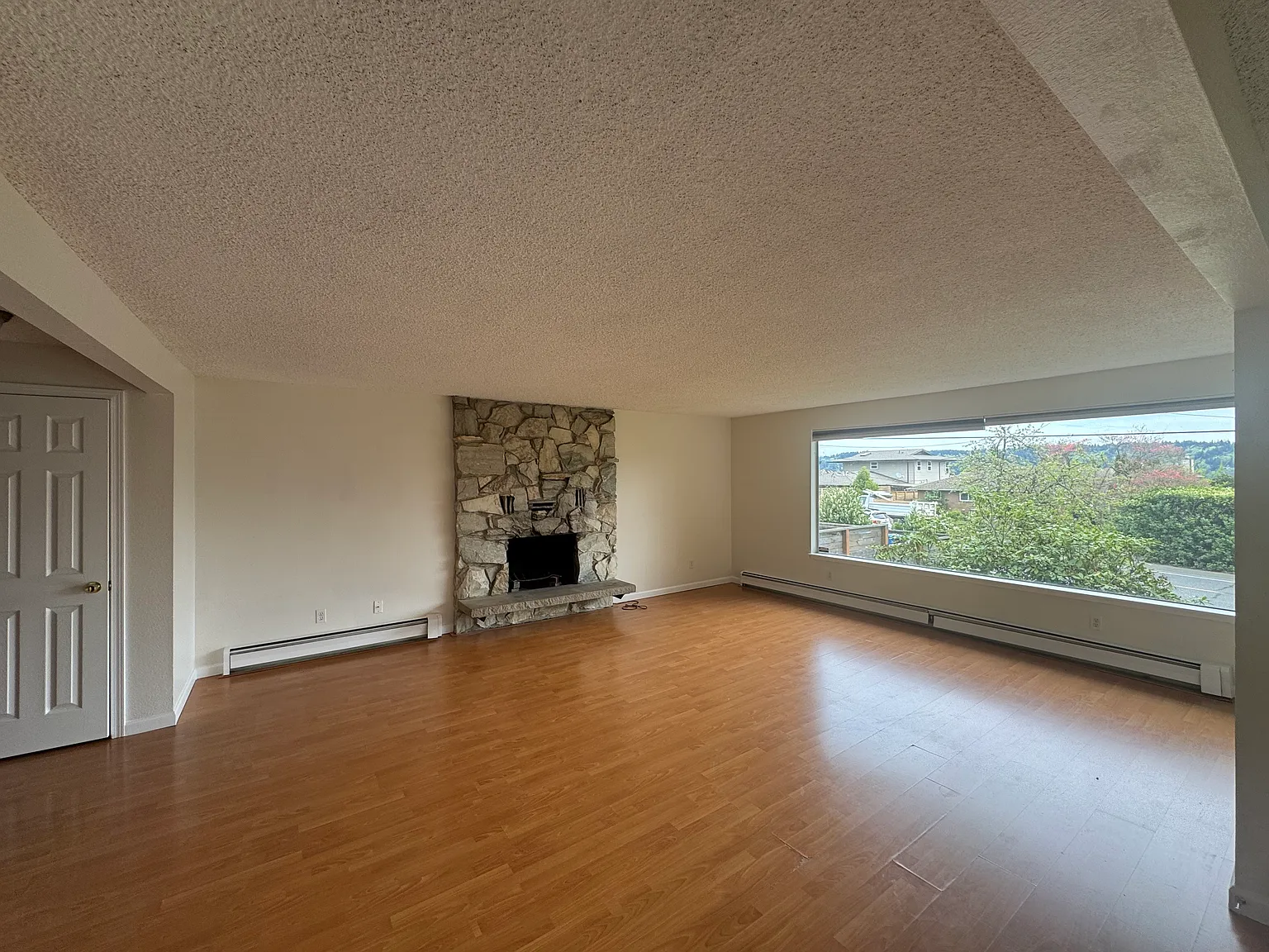 3 bed, 2.5 bath, 2210 sqft, $3,750 — Photo 3