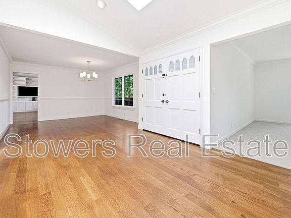 5th image of 31 Mott Dr