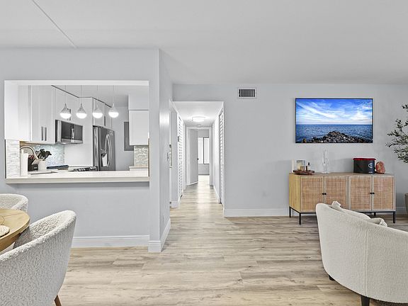 5th image of 629 Sea Pine Way #D2