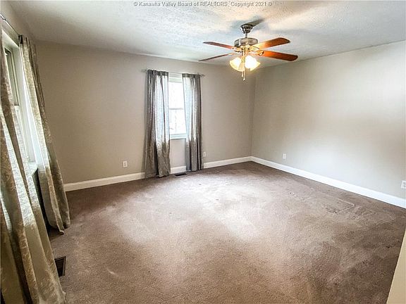 5th image of 1653 White Oak Dr