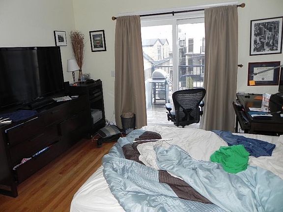 5th image of 3227 N Clifton Ave #Unt