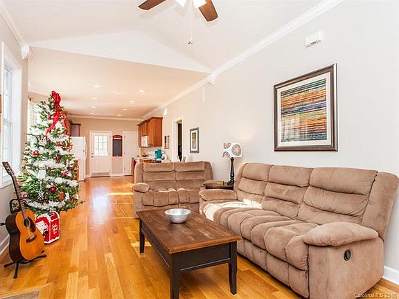 5th image of 22 S Cottage Ct