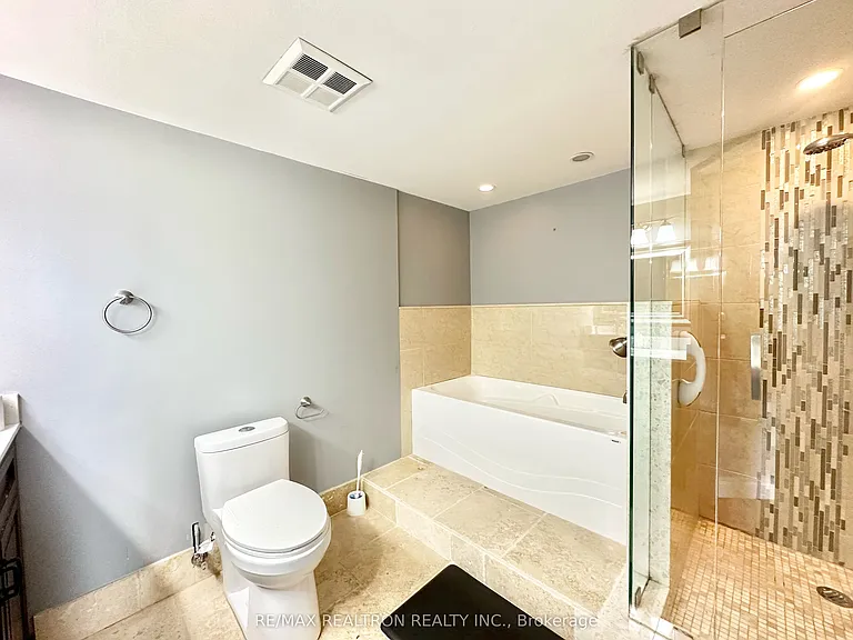 20 Harding Blvd W #711 — Photo 15