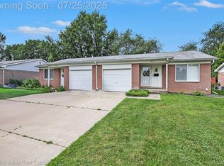 1044 Maurice Dr, Brighton, MI 48116