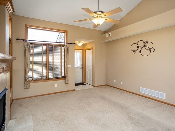 5th image of 811 Burr Oaks Dr Unit 101