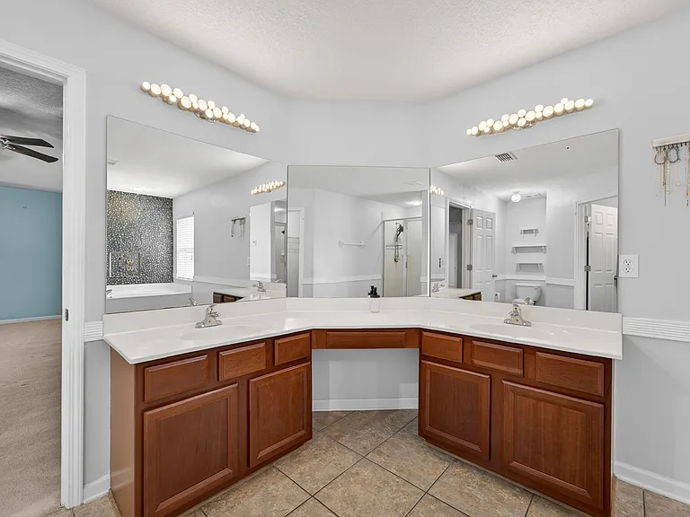 112 Kildrummy Ct — Photo 39