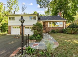 216 Dellwood Rd, Metuchen, NJ 08840
