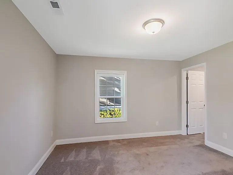912 E Joyner St — Photo 6
