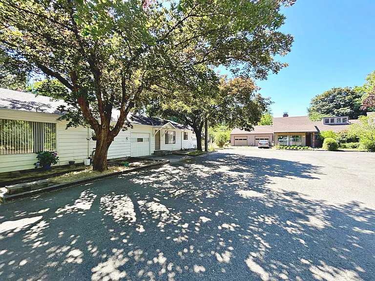 13942 SE Division St — Photo 3