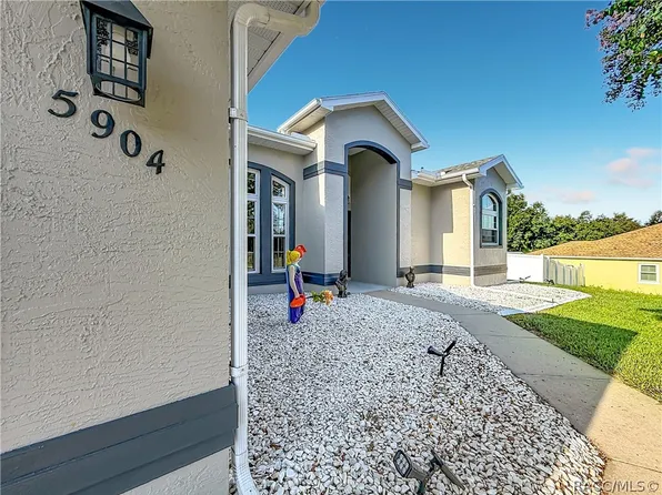 5904 W Meadowpark Ln, Crystal River, FL 34429