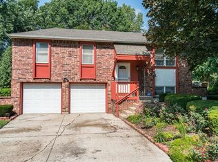 613 NW Canterbury Rd, Blue Springs, MO 64015