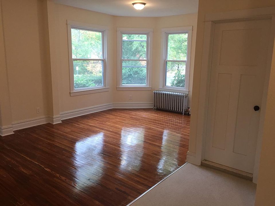 1st image of 8 Parkway Ter APT 1