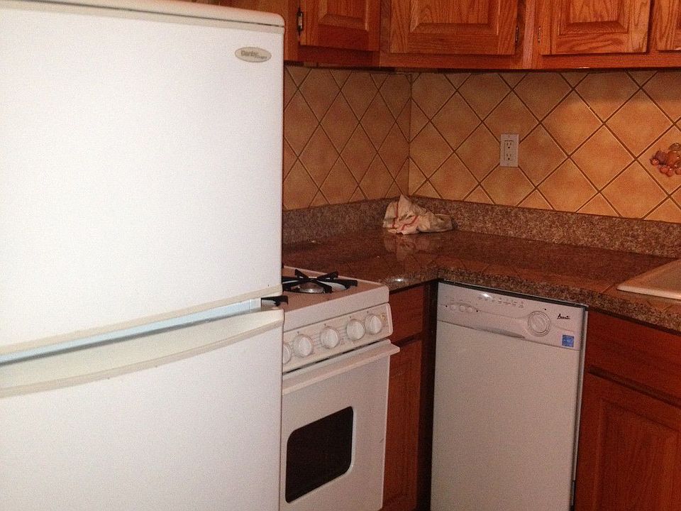 2nd image of 205 Centre St APT 3F