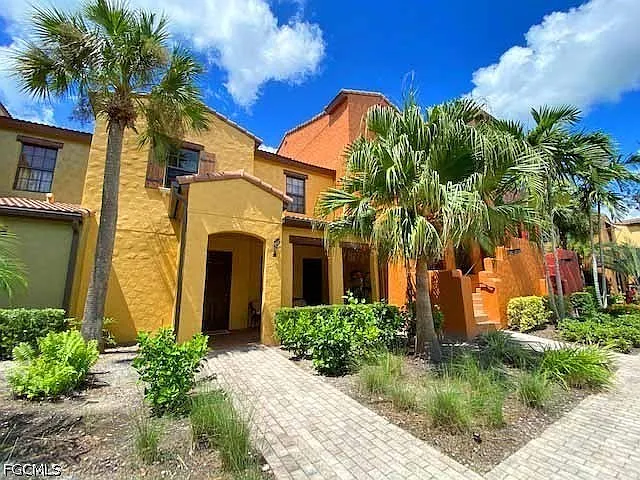 2 bed, 2.5 bath, 1361 sqft, $1,999 — Photo 2