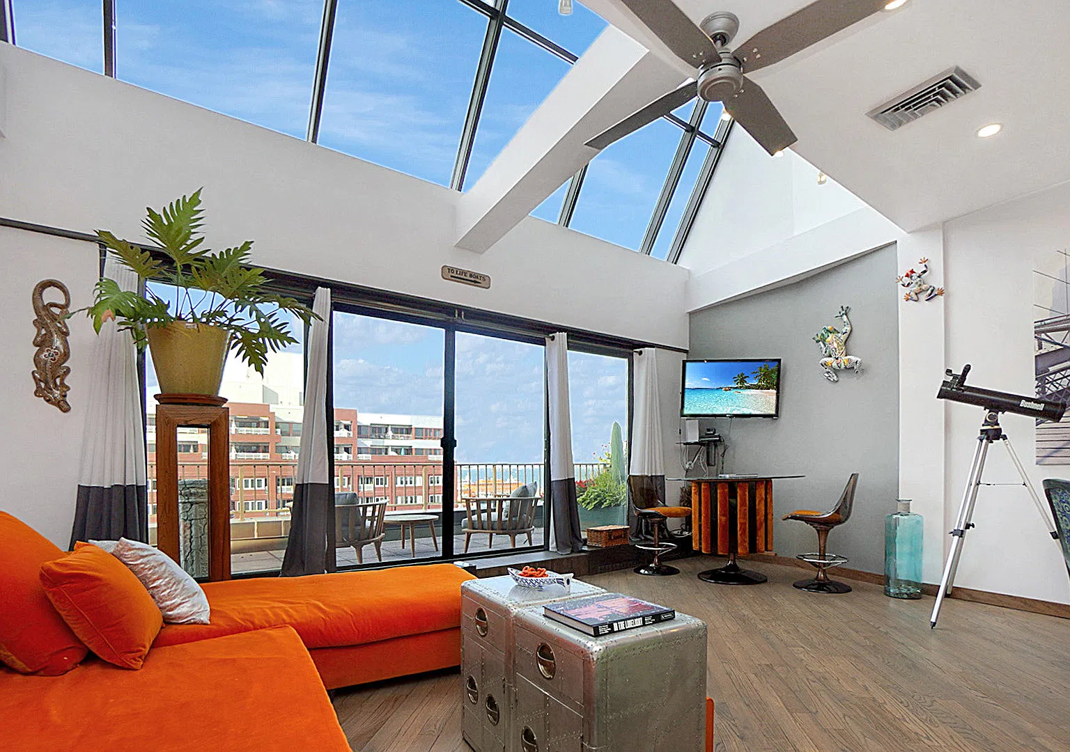 2 bed, 1.5 bath, 1270 sqft, $4,400 — Photo 3