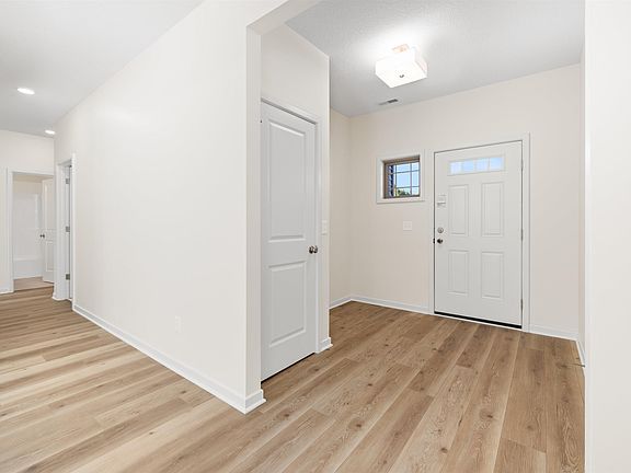 3rd image of 988 E Hawthorn Ln
