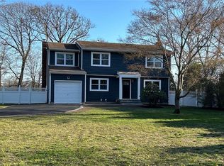 4 Mount Vernon Ct, Lake Grove, NY 11755