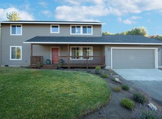 1219 N 6th Ave, Gold Hill, OR 97525