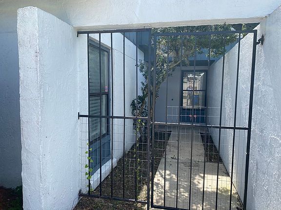 3rd image of 1290 Wonderwood Dr