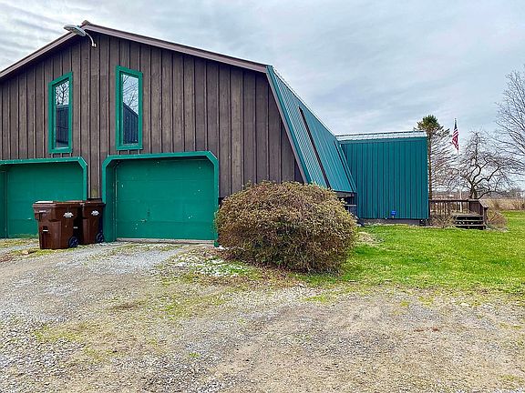Attached garage 
