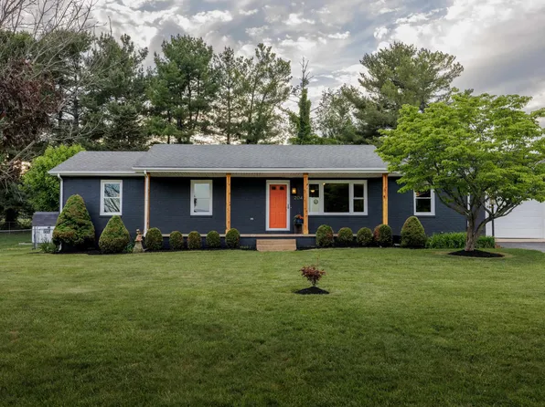 204 Cambridge Dr, Stuarts Draft, VA 24477