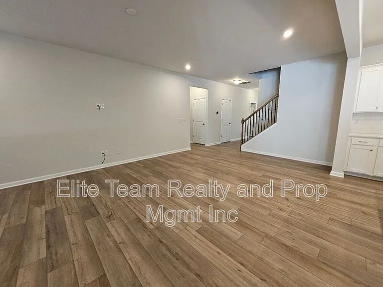 3108 Cheyney Park Dr — Photo 22