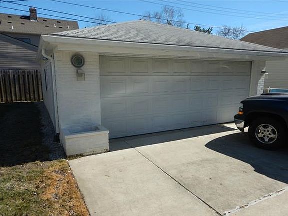 2nd image of 432 Kinross Ave