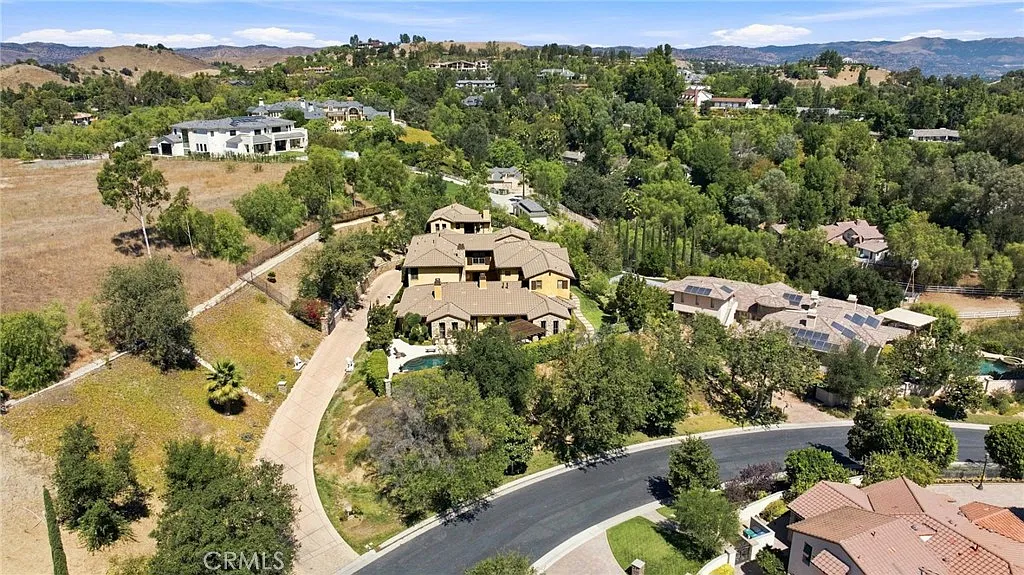 6 bed, 8791 sqft, $31,500 — Photo 4