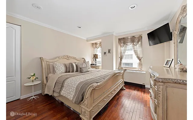 Sold by Douglas Elliman | media 6