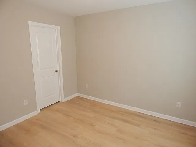 415 Laurel Grove Ct — Photo 5