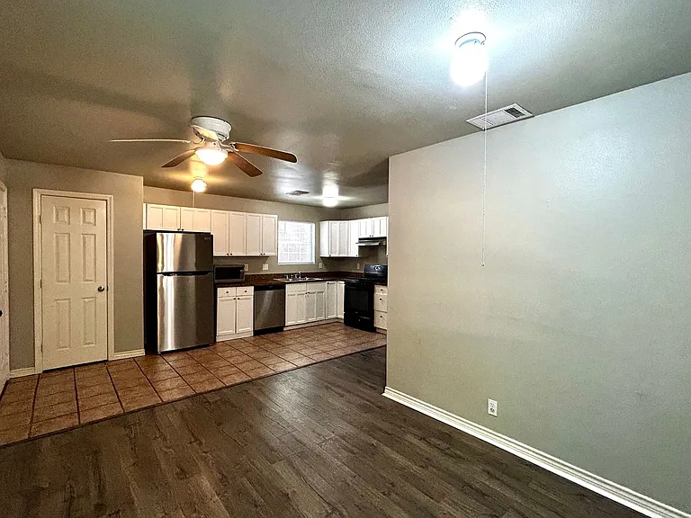 2714 Whitis Ave #B — Photo 5