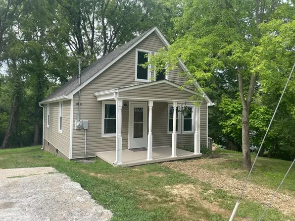 909 5th St SE, Pulaski, VA 24301