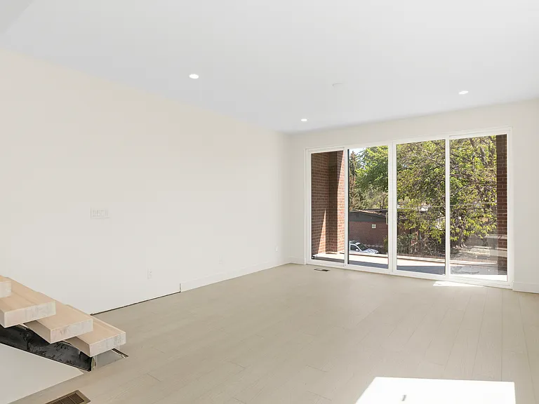 W 37th Ave — Photo 11