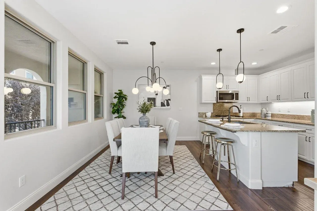 3 bed, 2.5 bath, 1633 sqft, $4,799 — Photo 4