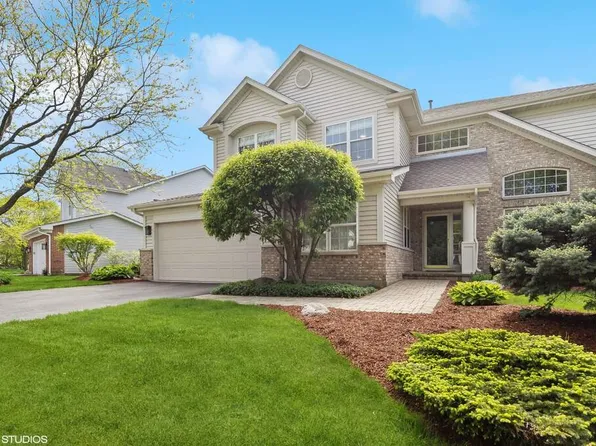 558 Capital Ln, Gurnee, IL 60031