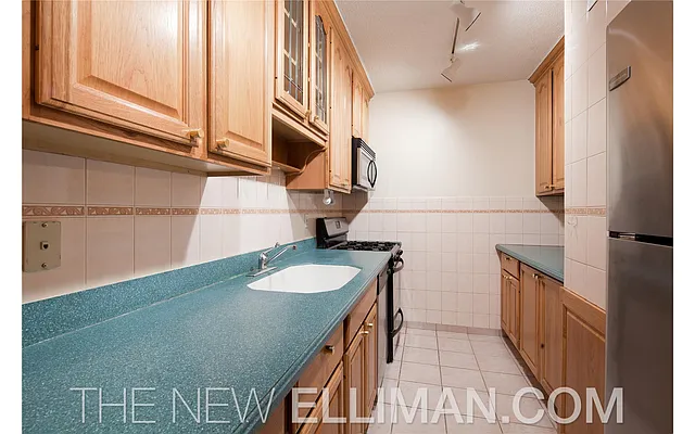 Sold by Douglas Elliman | media 15