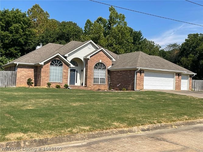 1st image of 2925 Shady Brook Ln