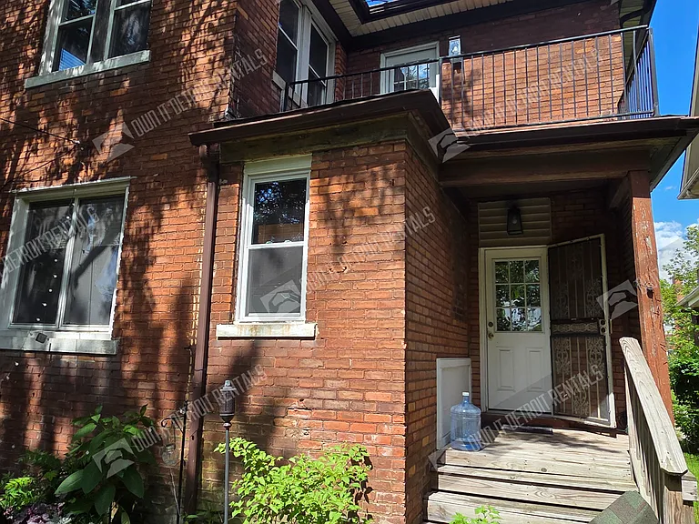 7455 Churchill St — Photo 4