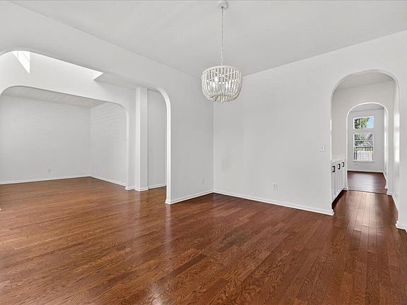 5th image of 317 Whispering Cypress Dr