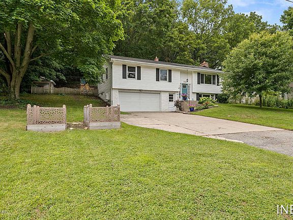 2nd image of 2626 Wabash Dr NE