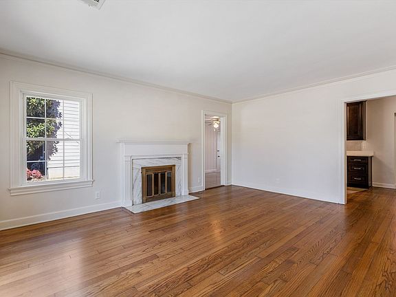 3rd image of 1014 E Rainbow Dr