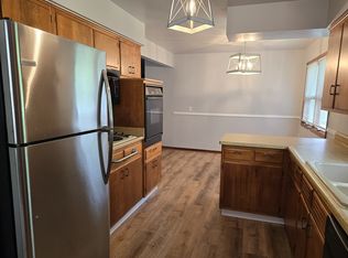 909 54th St, Moline, IL 61265