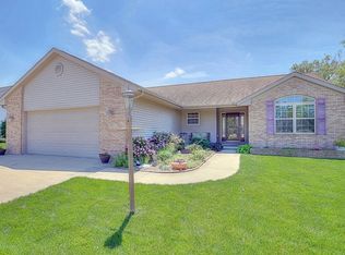 1905 E Newport Dr, Urbana, IL 61802