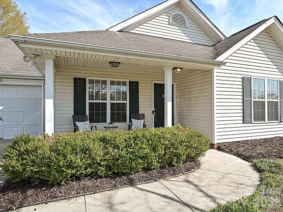 2nd image of 1821 Conifer Cir