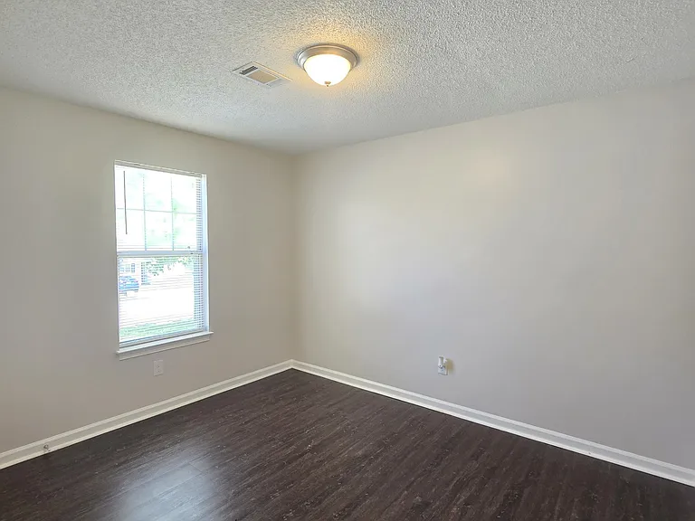 1504 Cain Ct N — Photo 17